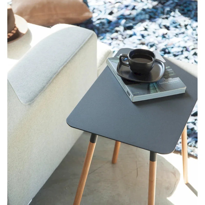 Table d'appoint, acier