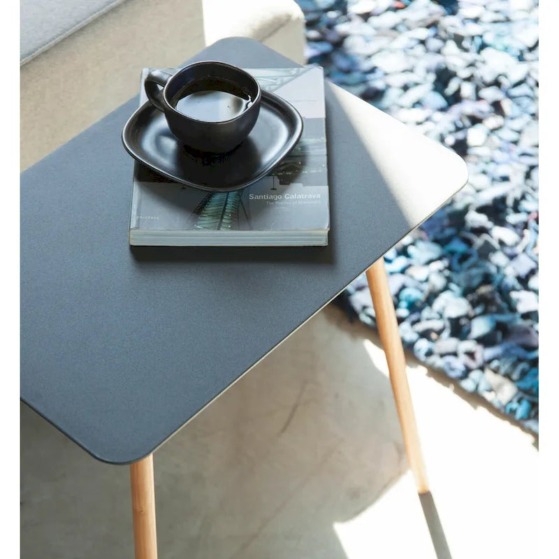 Table d'appoint, acier