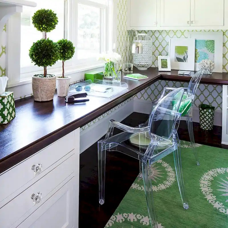 Lot de 2 chaises empilables en lucite transparentes